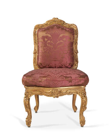 A SUITE OF TWENTY LOUIS XV STYLE GILTWOOD CHAISES - фото 10