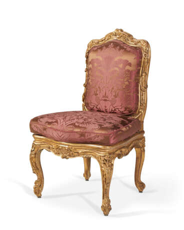 A SUITE OF TWENTY LOUIS XV STYLE GILTWOOD CHAISES - фото 14