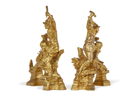 A PAIR OF FRENCH ORMOLU CHENETS - photo 5