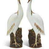 A LARGE PAIR OF CHINESE EXPORT PORCELAIN MODELS OF CRANES - photo 3