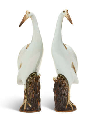 A LARGE PAIR OF CHINESE EXPORT PORCELAIN MODELS OF CRANES - photo 6