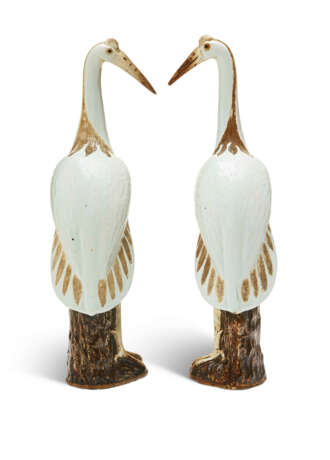A LARGE PAIR OF CHINESE EXPORT PORCELAIN MODELS OF CRANES - фото 8