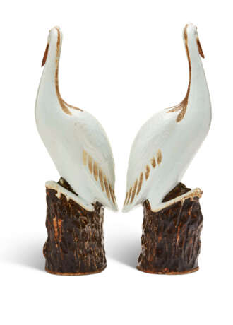 A LARGE PAIR OF CHINESE EXPORT PORCELAIN MODELS OF CRANES - photo 10