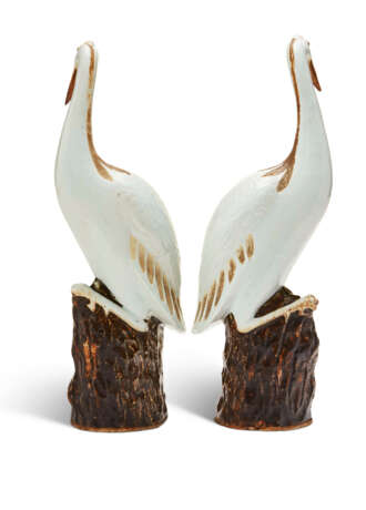 A LARGE PAIR OF CHINESE EXPORT PORCELAIN MODELS OF CRANES - фото 10