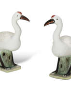 Фигурка. A PAIR OF CHINESE EXPORT PORCELAIN MODELS OF CRANES