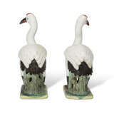 A PAIR OF CHINESE EXPORT PORCELAIN MODELS OF CRANES - photo 4