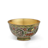 AN ENAMELLED GOLD WINE CUP - фото 2
