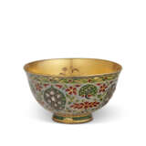 AN ENAMELLED GOLD WINE CUP - Foto 3