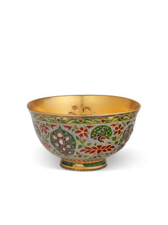 AN ENAMELLED GOLD WINE CUP - Foto 3
