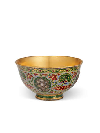 AN ENAMELLED GOLD WINE CUP - photo 4