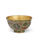 AN ENAMELLED GOLD WINE CUP - фото 4