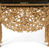 A WILLIAM AND MARY GREEN AND GILT-JAPANNED CABINET ON GILTWOOD STAND - photo 3