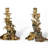 A PAIR OF FRENCH ORMOLU AND LACQUERED-BRONZE TWO-LIGHT CANDELABRA - фото 3