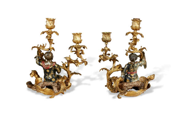 A PAIR OF FRENCH ORMOLU AND LACQUERED-BRONZE TWO-LIGHT CANDELABRA - фото 4