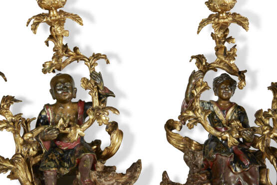 A PAIR OF FRENCH ORMOLU AND LACQUERED-BRONZE TWO-LIGHT CANDELABRA - фото 6