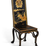 A PAIR OF GEORGE I BLACK, RED AND GILT-JAPANNED AND CHINESE LACQUER HALL CHAIRS - photo 4