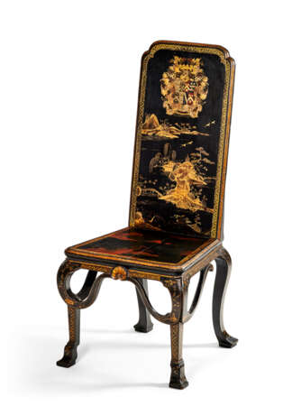 A PAIR OF GEORGE I BLACK, RED AND GILT-JAPANNED AND CHINESE LACQUER HALL CHAIRS - photo 11