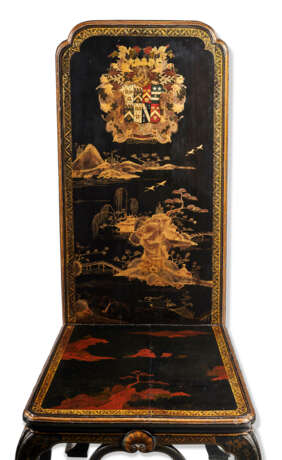 A PAIR OF GEORGE I BLACK, RED AND GILT-JAPANNED AND CHINESE LACQUER HALL CHAIRS - фото 16