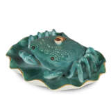 A CHINESE EXPORT PORCELAIN TURQUOISE-GLAZED CRAB TUREEN AND COVER - фото 1
