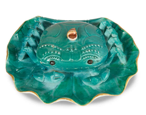 A CHINESE EXPORT PORCELAIN TURQUOISE-GLAZED CRAB TUREEN AND COVER - фото 8