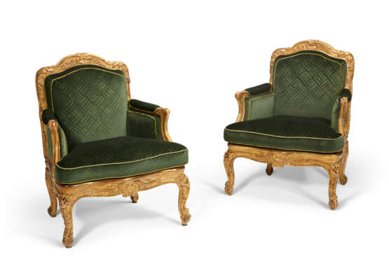 A PAIR OF FRENCH GILTWOOD BERGERES - Foto 1