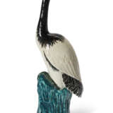 A CHINESE EXPORT PORCELAIN MODEL OF A CRANE - фото 2