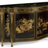A PAIR OF GEORGE III GILT-METAL-MOUNTED CHINESE BLACK AND GILT-LACQUER AND JAPANNED COMMODES - фото 5