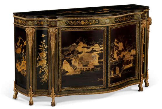 A PAIR OF GEORGE III GILT-METAL-MOUNTED CHINESE BLACK AND GILT-LACQUER AND JAPANNED COMMODES - фото 5