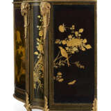 A PAIR OF GEORGE III GILT-METAL-MOUNTED CHINESE BLACK AND GILT-LACQUER AND JAPANNED COMMODES - фото 7