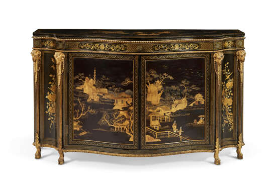 A PAIR OF GEORGE III GILT-METAL-MOUNTED CHINESE BLACK AND GILT-LACQUER AND JAPANNED COMMODES - photo 9