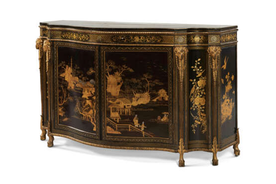 A PAIR OF GEORGE III GILT-METAL-MOUNTED CHINESE BLACK AND GILT-LACQUER AND JAPANNED COMMODES - фото 12