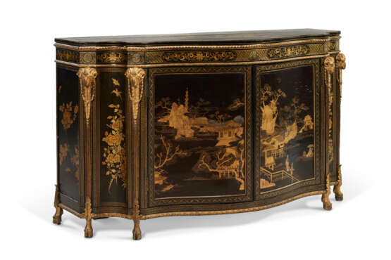 A PAIR OF GEORGE III GILT-METAL-MOUNTED CHINESE BLACK AND GILT-LACQUER AND JAPANNED COMMODES - photo 13