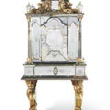 A GERMAN ENGRAVED GLASS AND PARCEL-GILT CABINET-ON-STAND - фото 1