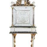 A GERMAN ENGRAVED GLASS AND PARCEL-GILT CABINET-ON-STAND - photo 3