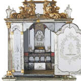 A GERMAN ENGRAVED GLASS AND PARCEL-GILT CABINET-ON-STAND - фото 8