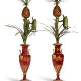 A PAIR OF CHARLES X RED, GILT AND POLYCHROME-DECORATED TOLE-PEINTE OIL LAMPS - фото 2