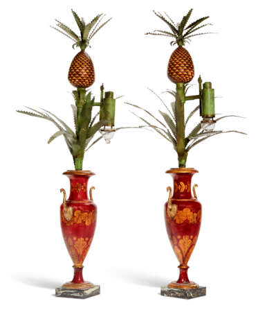A PAIR OF CHARLES X RED, GILT AND POLYCHROME-DECORATED TOLE-PEINTE OIL LAMPS - фото 2
