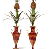 A PAIR OF CHARLES X RED, GILT AND POLYCHROME-DECORATED TOLE-PEINTE OIL LAMPS - photo 3