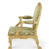 A GEORGE II PARCEL-GILT AND GREY-PAINTED ARMCHAIR - Foto 2