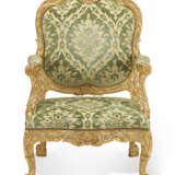 A GEORGE II PARCEL-GILT AND GREY-PAINTED ARMCHAIR - photo 3