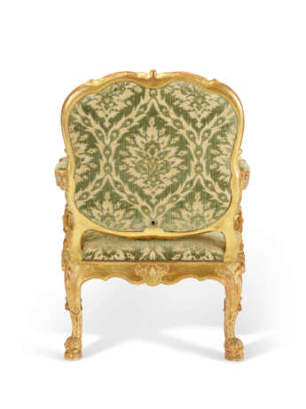 A GEORGE II PARCEL-GILT AND GREY-PAINTED ARMCHAIR - photo 4