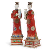 A PAIR OF CHINESE EXPORT PORCELAIN NODDING HEAD LADIES - Foto 7