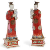 A PAIR OF CHINESE EXPORT PORCELAIN NODDING HEAD LADIES - Foto 8