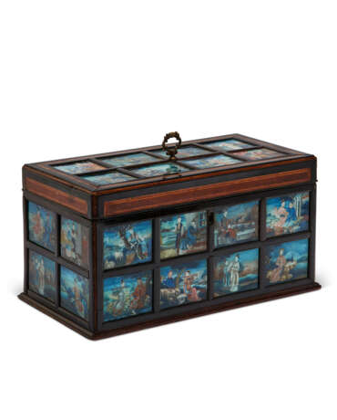 A GEORGE III MAHOGANY AND EBONY TEA CADDY INSET WITH CHINESE EXPORT REVERSE PAINTINGS-ON-GLASS - фото 2