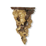 A GEORGE II GRAINED WOOD AND PARCEL-GILT WALL BRACKET - photo 2