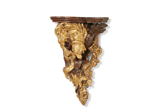 A GEORGE II GRAINED WOOD AND PARCEL-GILT WALL BRACKET - photo 2