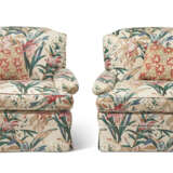 A PAIR OF CHINTZ-UPHOLSTERED CLUB CHAIRS - photo 2