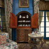 A PAIR OF CHINTZ-UPHOLSTERED CLUB CHAIRS - Foto 8