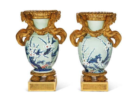 A PAIR OF LOUIS XVI ORMOLU-MOUNTED CHINESE CELADON PORCELAIN VASES - photo 3