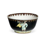 A CHINESE EXPORT PORCELAIN `TRUMPETER` TEABOWL AND SAUCER - photo 2